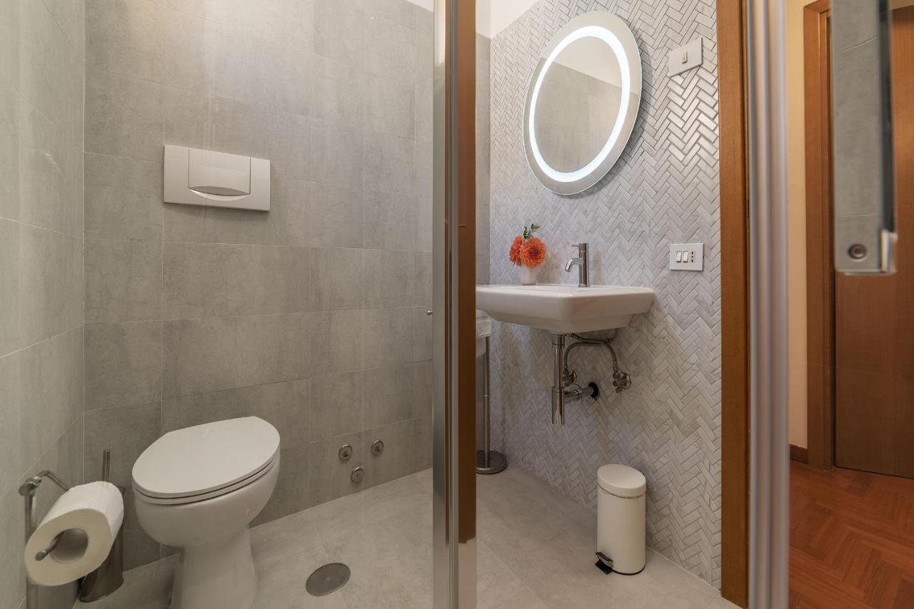 Lively Roma Trastevere Renovated Apartment - FromhometoRom Exteriör bild